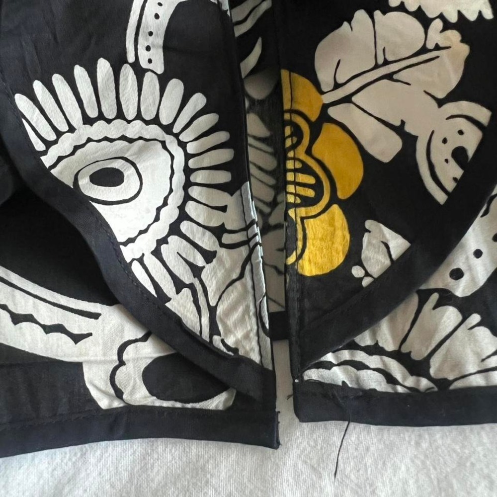 Oscar de la Renta black and yellow floral blouse with ruffle collar and cuffs - Picture 5 of 5